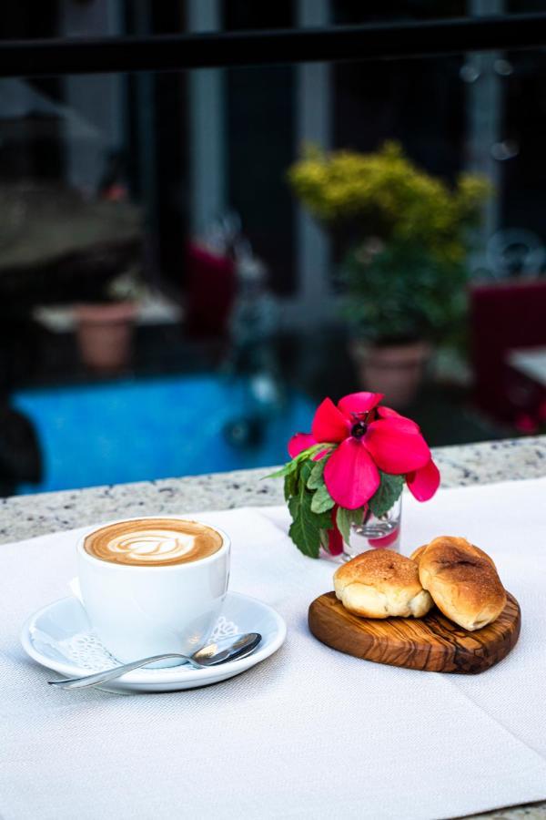 Hotel Elysee 티라나 외부 사진
