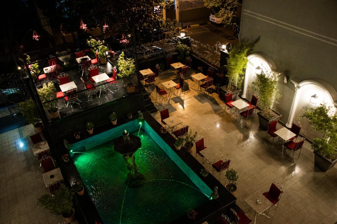 Hotel Elysee 티라나 외부 사진
