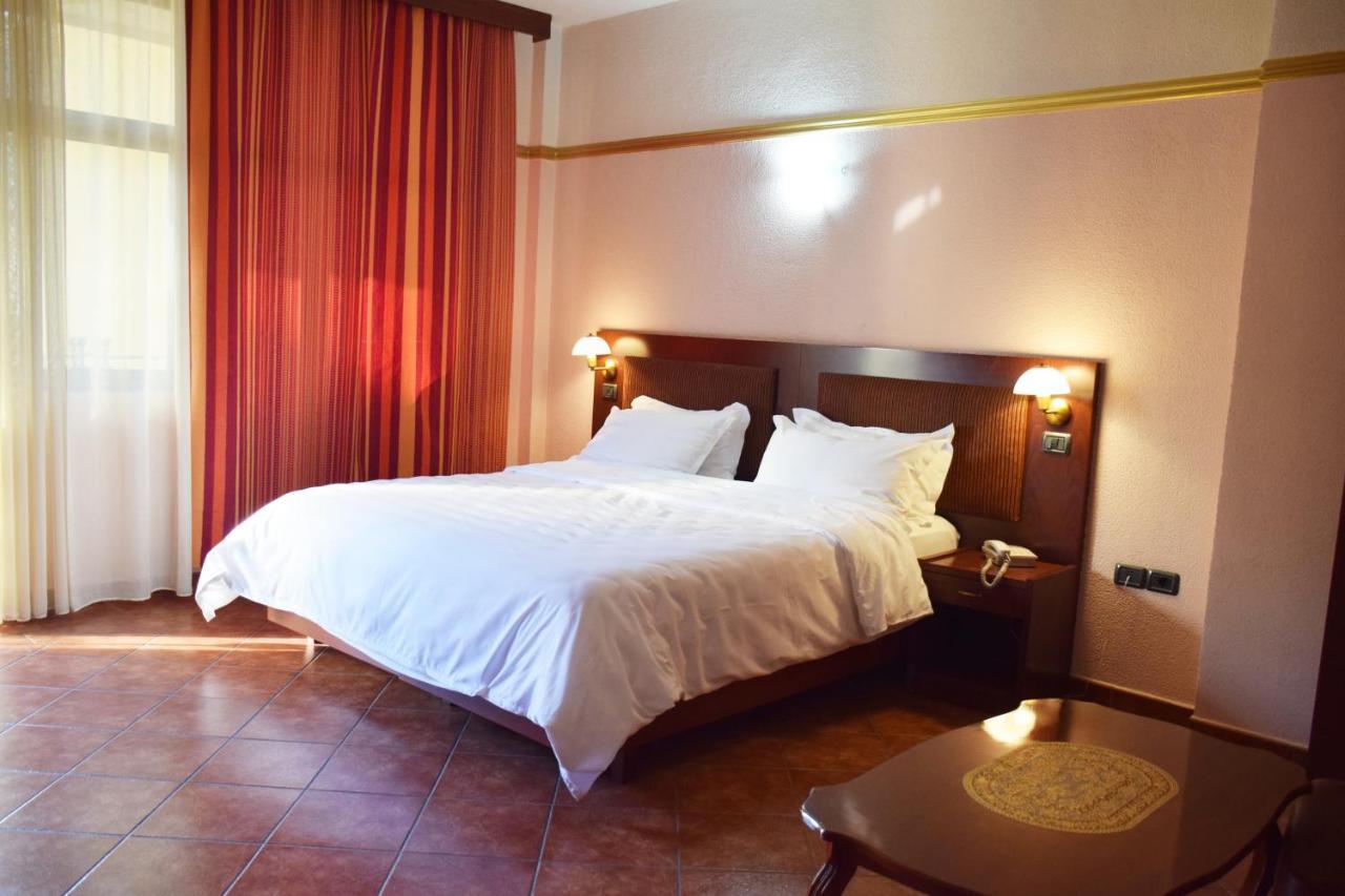 Hotel Elysee 티라나 외부 사진