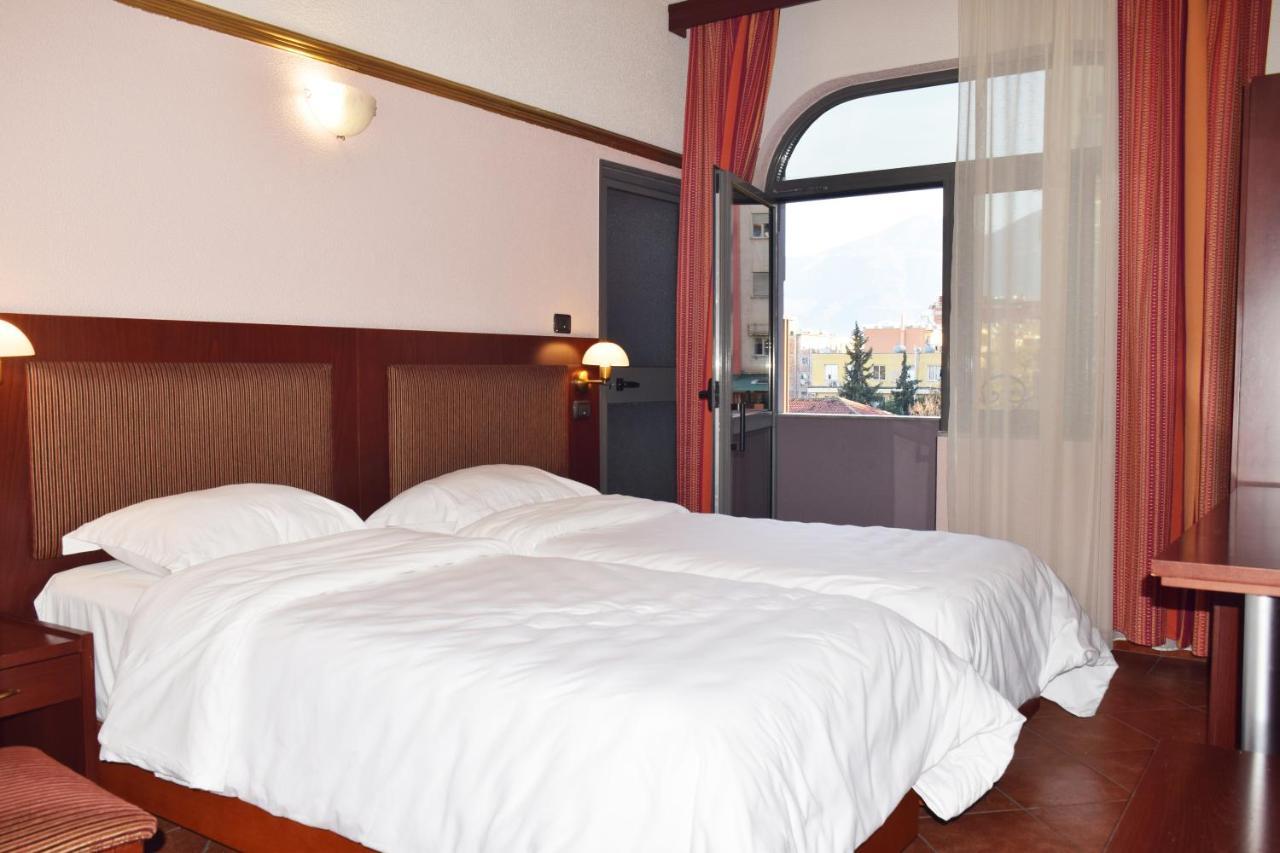 Hotel Elysee 티라나 외부 사진