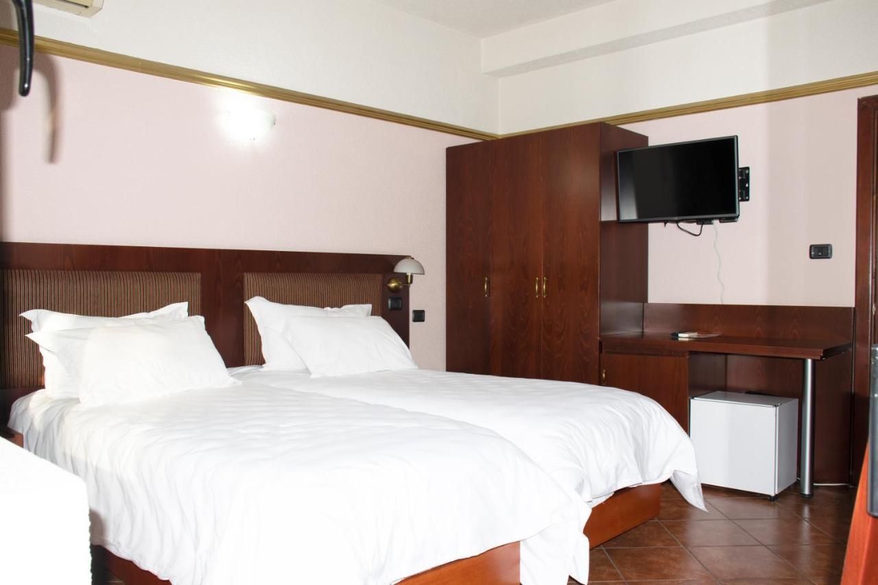 Hotel Elysee 티라나 외부 사진
