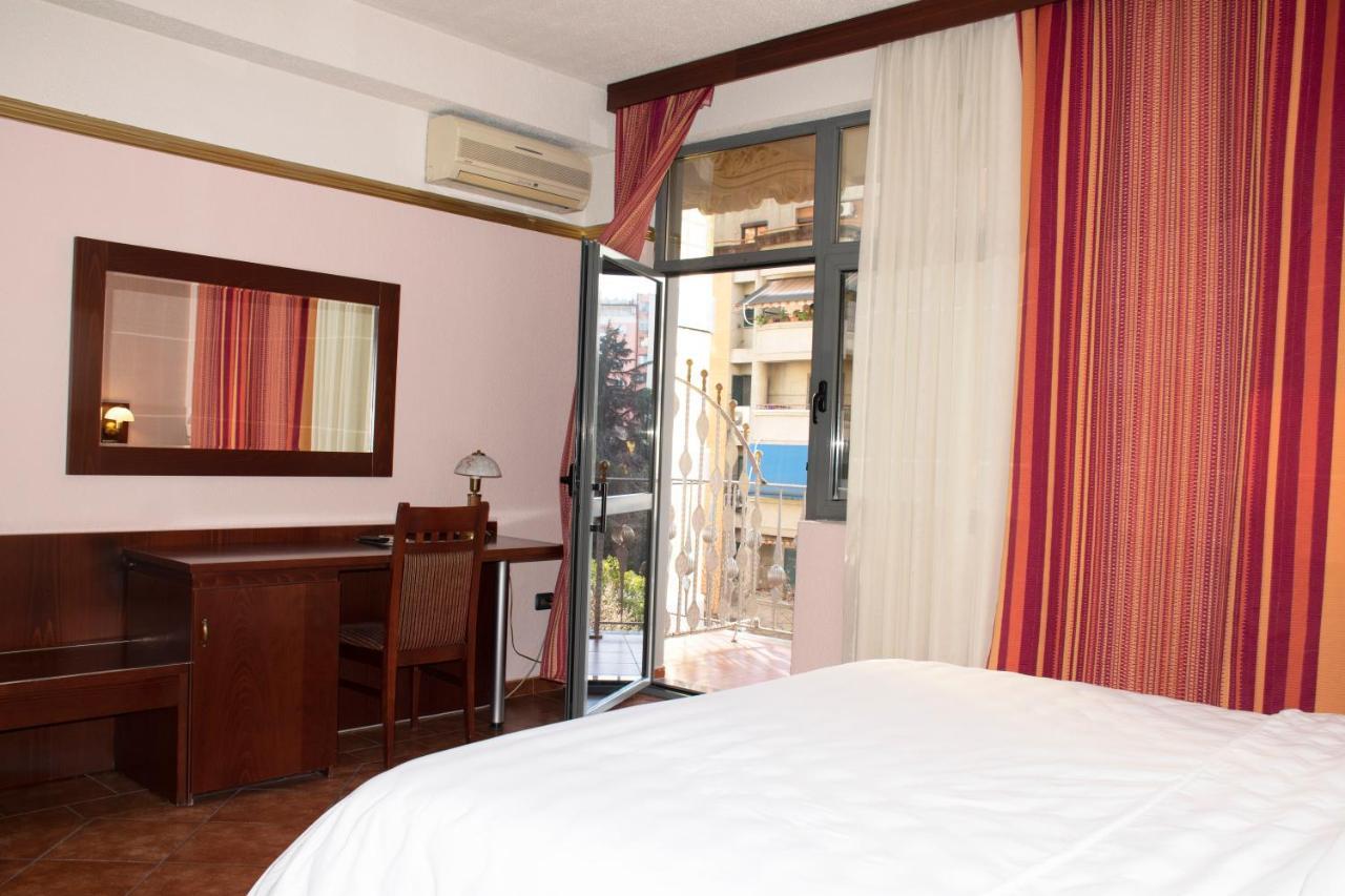Hotel Elysee 티라나 외부 사진