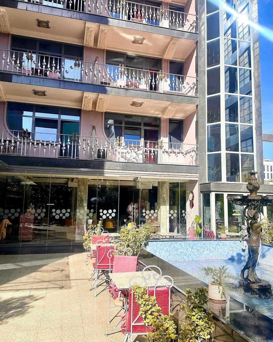 Hotel Elysee 티라나 외부 사진